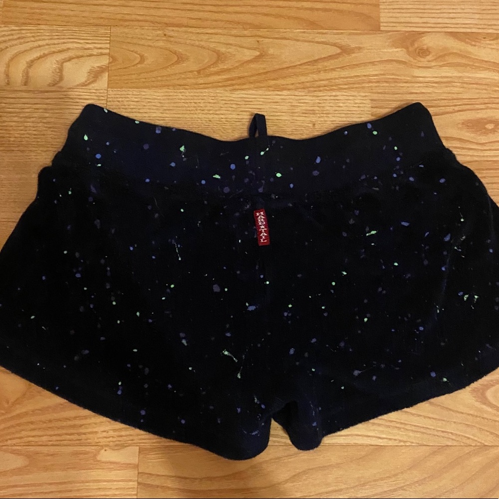 Hard tail splattered shorts
